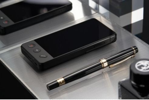 訊飛雙屏翻譯機亮相國際消博會 超強ai翻譯彰顯中國智慧